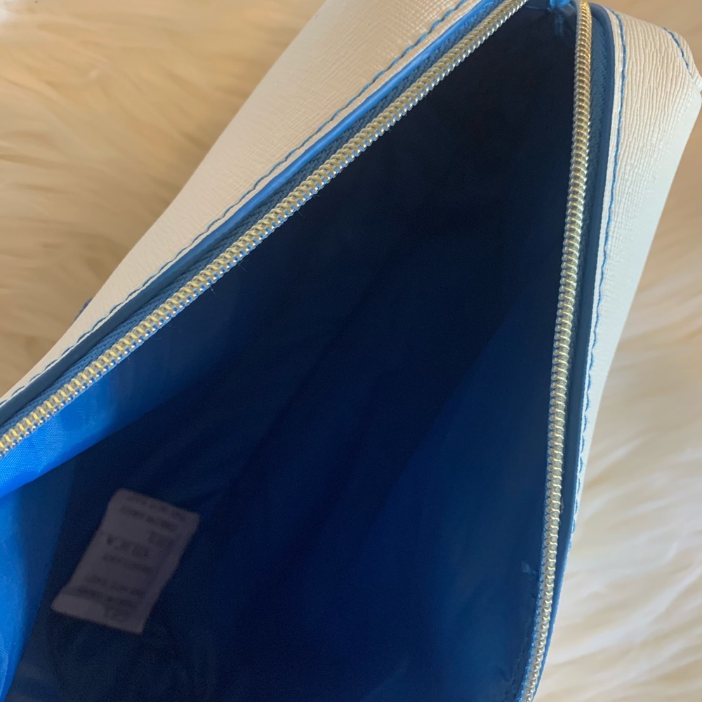 Estée Lauder White Flowered Makeup Pouch - Picture 5 of 5